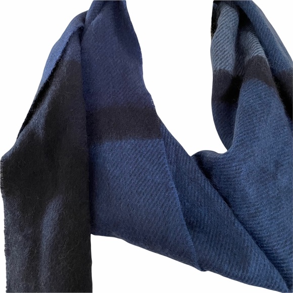 Nordstrom Cashmere Colorblock Fringe Scarf Blue NWOT - Picture 4 of 5